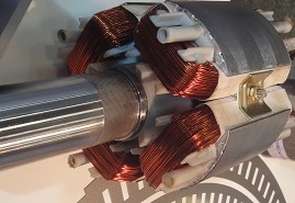 Rotor of a small low-voltage motor with concentated winding and lack-insulated copper wires 